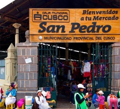 Crece malestar de turistas por falta de limpieza e higiene del mercado central de San Pedro
